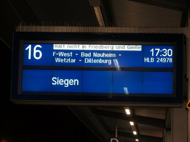 Anzeige für die schnelle Verbindung von Frankfurt nach Siegen (12.11.2014)
