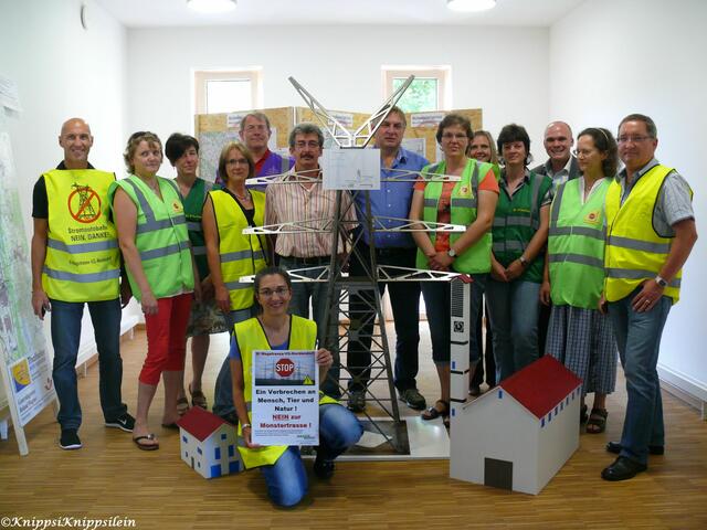 Informationsveranstaltung in Nordendorf-alle haben zusammen geholfen, um diese Veranstaltung möglich zu machen.Auch zu Sehen: Mastenmodell mit Größenvergleich Kirche Nordendorf und Einfamilienhaus