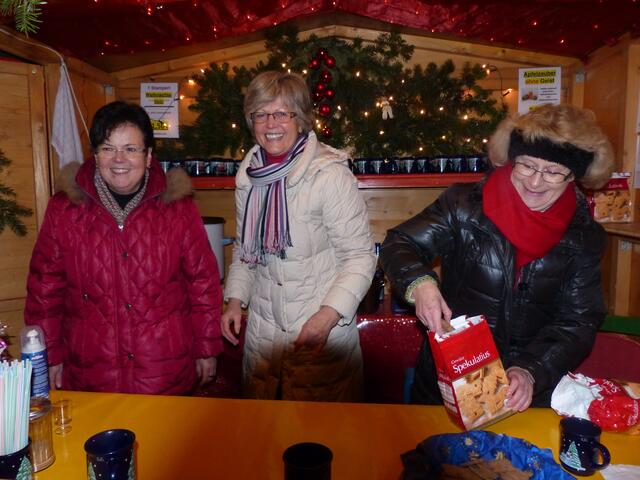 So macht Arbeit Spaß ......eine lustige Crew am Stadn vom Freundeskreis Stadtpark Rain ......!