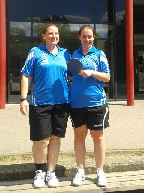 Tina Knoepfle (rechts) und ihre Doppelpartnerin Jutta Martin vom SV Ried wurden Deutsche Meister.