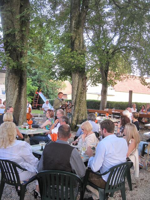 Der Königsbrunner Biergartensommer mit Manfred Kosch zu König Ludwig.