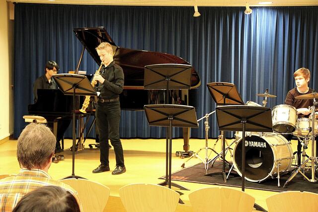 Die Combo "Sunny-Boys" mit v. l. Marcel Lippert (Piano), Magnus von Zastrow (Saxofon) und Sebastian Schweiger (Drums) waren die erfolgreichsten Teilnehmer aus Wertingen.