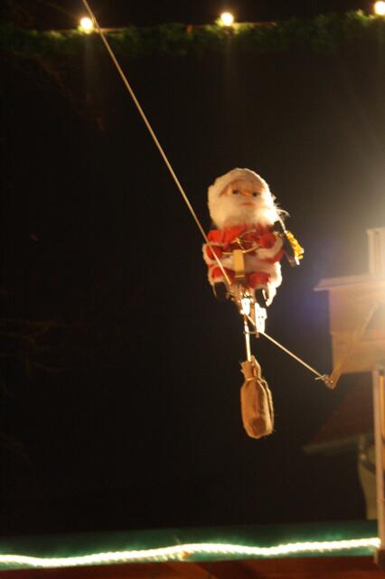 Radelnder Nikolaus in der Remboldstraße.