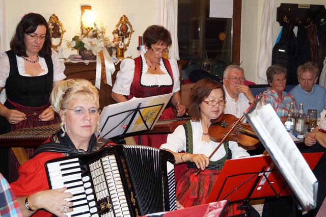 Das Volksliedersingen mit dem Wertachauer Saitenklang fand in diesem Jahr zwei Mal statt.