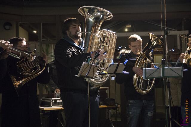 22. Friedberger Advent - Vom 2. bis 23 Dezember funkelt Friedberg wieder mit vorweihnachtlicher Stimmung und großem Kulturprogramm - Musikalische Begleitung der Eröffnung mit dem Bläser-Ensemble "Abgebrasst"