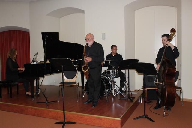 Jazz ist die Leidenschaft der Papa Lipp Combo mit v. l. Petra Stahl, Manfred-Andreas Lipp, Oliver Stahl und Daniel Brackenhofer.