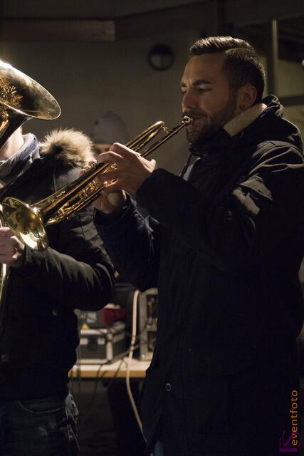 22. Friedberger Advent - Vom 2. bis 23 Dezember funkelt Friedberg wieder mit vorweihnachtlicher Stimmung und großem Kulturprogramm - Musikalische Begleitung der Eröffnung mit dem Bläser-Ensemble "Abgebrasst"