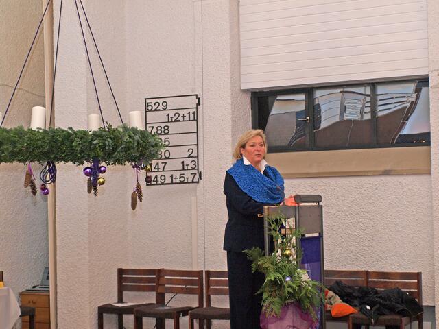 Gabriele Musil von der Gesamtkirchenverwaltung lobt auch die Leistung des Architekten