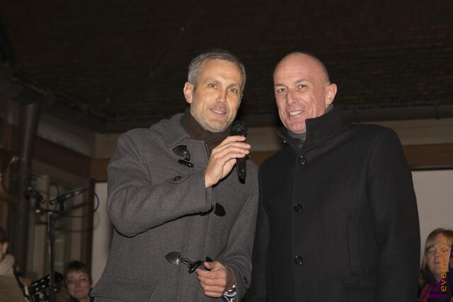 Aichach-Friedbergs Landrat Dr. Klaus Metzger (rechts)  und Friedbergs Bürgermeister eröffnen den 22. Friedberger Advent