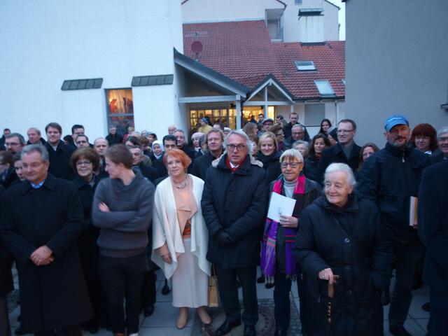 Großer Andrang bei der Segnung des Neubaus