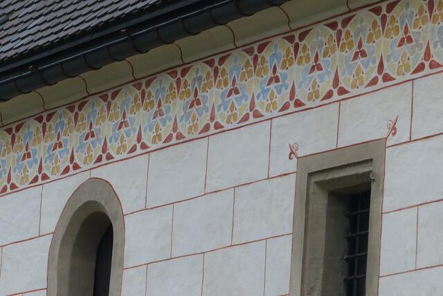 aufgemalte Steine und Bordüre ....