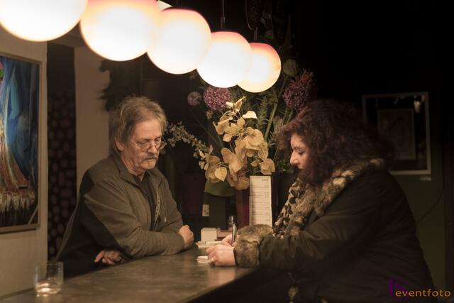 Das Friedberger Cosmoscafe - Gastwirt Hubert Brobst im Gespräch mit myheimat-Reporterin Sabina Scherer