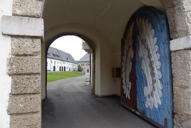 Innenhof des Klosters und der Schulgebäude ....