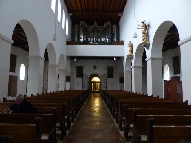 Blick nach hinten zur Eisenbarth- Orgel