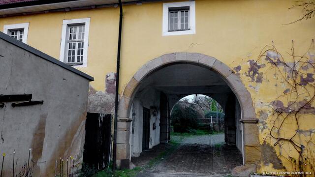 Das Aus-/Eingangstor.