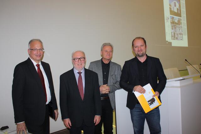 Häuser in Reihe, Jasarevic Architekten aus Bobingen
