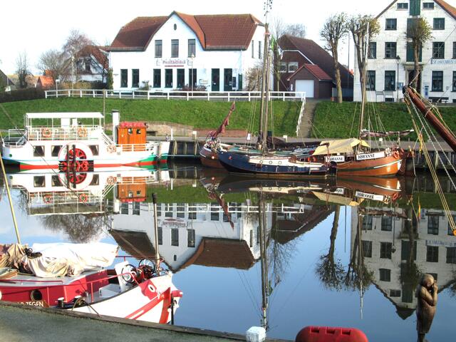 Ein Blick auf die „Concordia II“ und die „Marianne Johanne“ vor dem Deutschen Sielhafenmuseum.