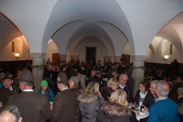 Viele Gäste fanden sich zur „Begegnung“ in der Herzog-Tassilo-Schwemme im ehemaligen Kloster Thierhaupten ein, um den 60. Geburtstag von Pfarrer Werner Ehnle zu feiern.