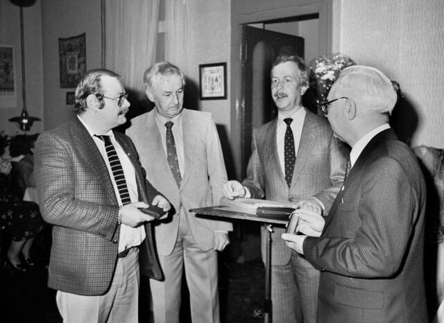 v.l.: Eberhard Schmidt, Siegfried Hebestreit, Reinhard Kramer von der Volksbank und August Kruse.