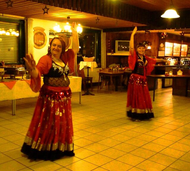Duo Shimasira: Sira ist in ihrem Tanzelement.