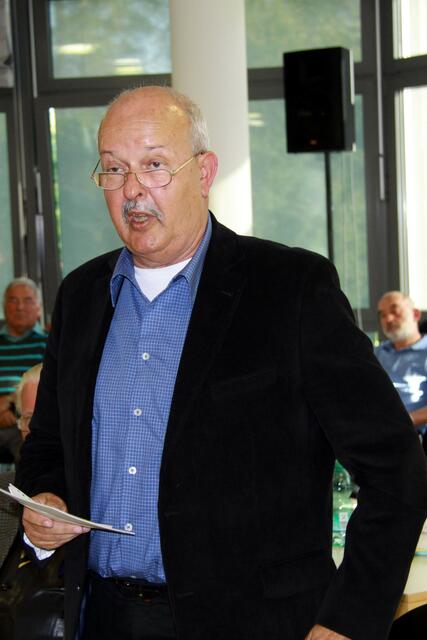 Der FDP-Politiker Hermann Seifert im September 2012 bei einer Rede im Kreistag.