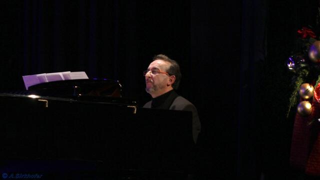 Hans-Ulrich Höfle am Klavier