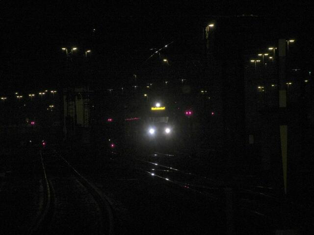 Im Dunklen versteckt sich der erste Zug nach Stadtallendorf.