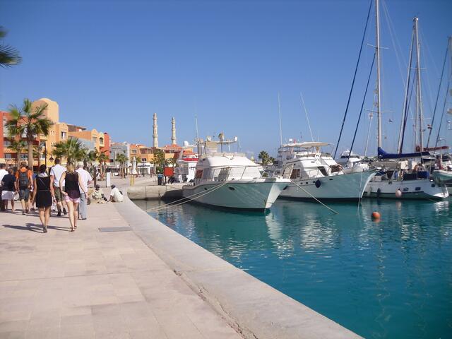 . . . im Marina-Hafen von Hurghada . . .