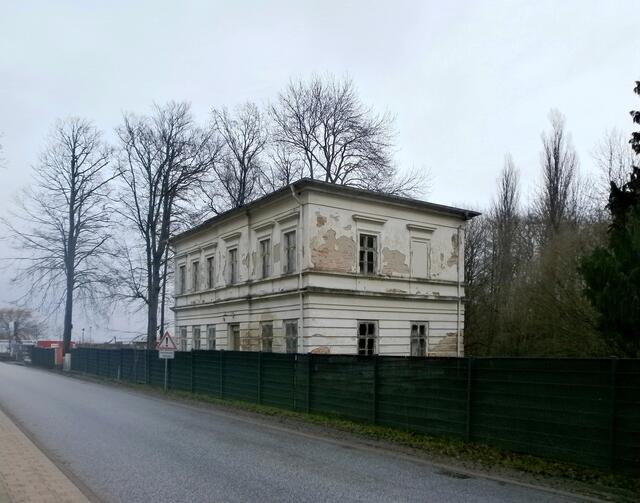 an Häuser, die man seit der DDR vergessen hat vorbei,