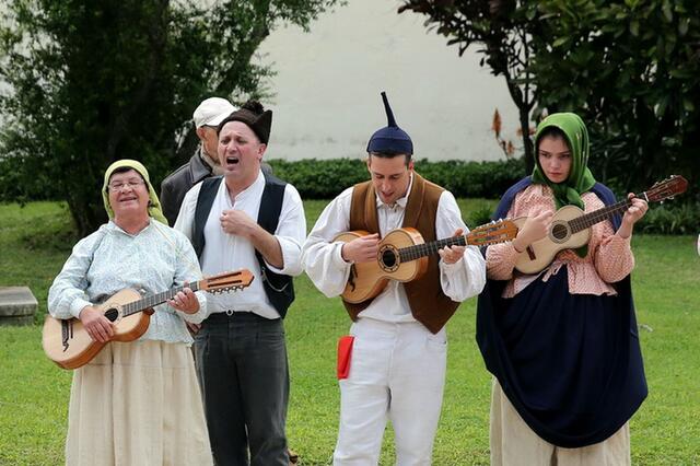 Aber auch die fröhlichen Lieder von Madeira werden gern gehört.
