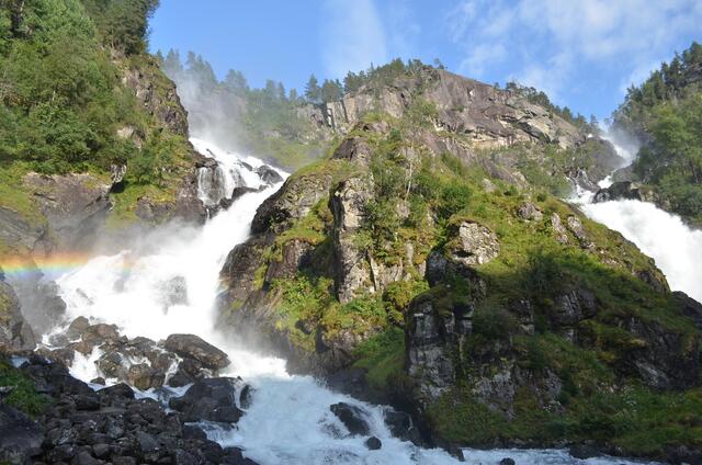 Der viel bestaunte Zwillingswasserfall  Lätefoss bei Odda.