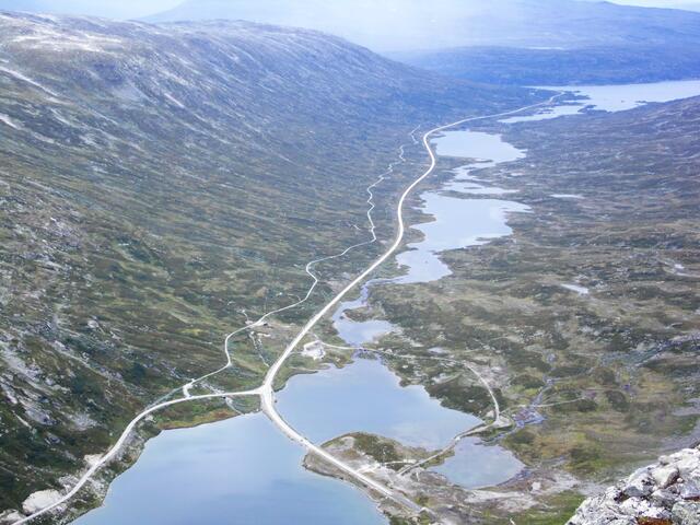 Weit unten die Straße, die nach Geiranger führt.