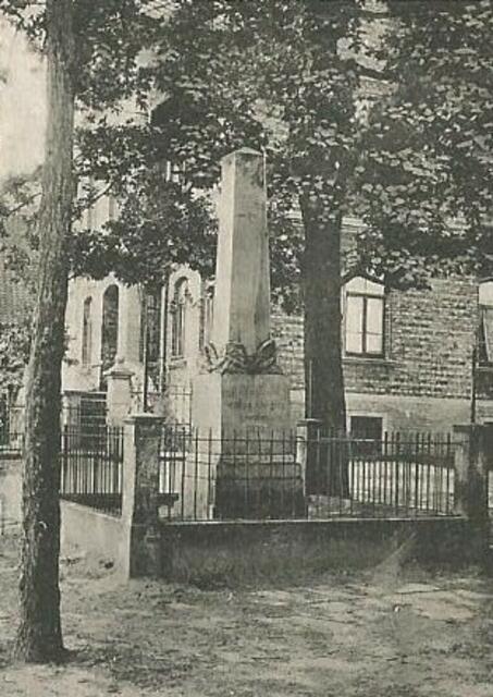 Das Ehrenmal um 1900