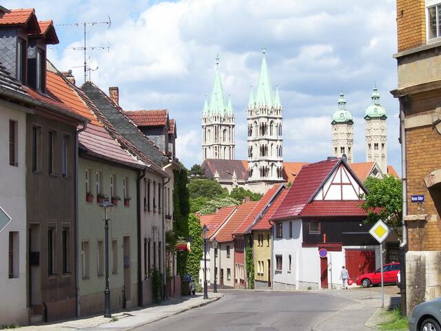 Mai - Neuengüter mit Dom im Hintergrund