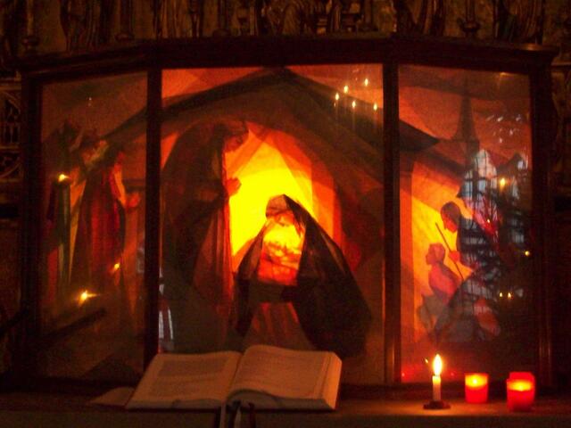 Das Weihnachtstransparent in der Springer St. Andreas-Kirche - rechts (über den Hirten) sieht man sogar den Kirchturm