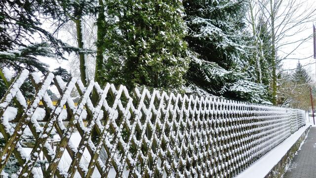 Der Schnee ist auch bei uns im Flachland angekommen - allerdings ohne Sonne - am 29.12.2014 !