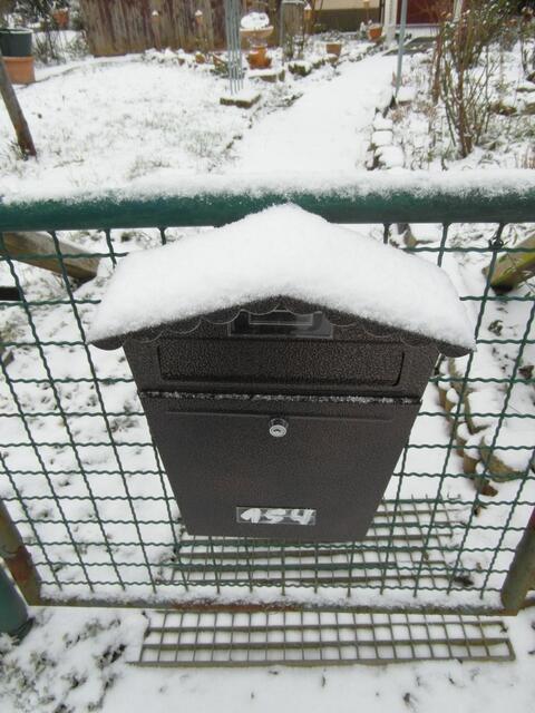 Mein Briefkasten hatte eine Weiße Mütze auf !