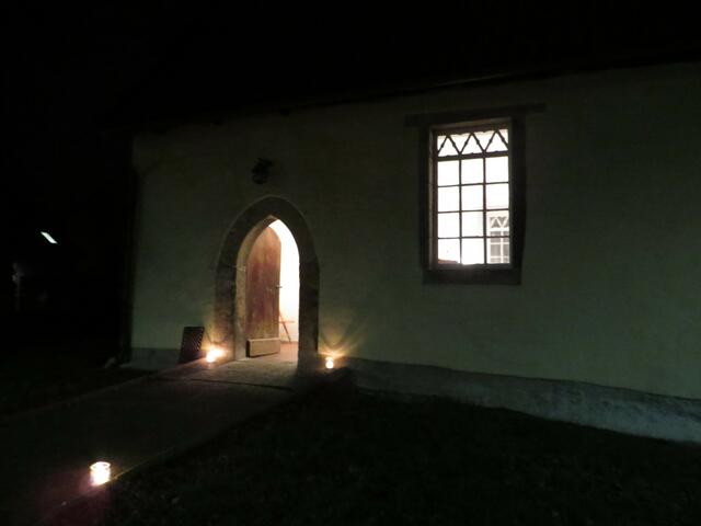 Das sieht doch sehr einladend aus: Die Kapelle in Sorsum am Abend der Heiligen Nächte-Andacht