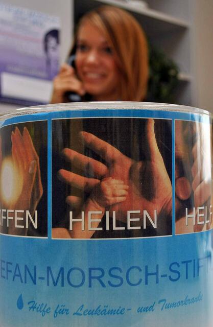 Unter der gebührenfreien Hotline 0800 - 76 67 724 sind Mitarbeiter der Stefan-Morsch-Stiftung erreichbar.