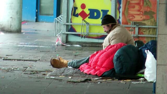 Obdachloser Höhe Reeperbahn. "Make the homeless smile", war das Motto -->
https://www.facebook.com/notes/max-bryan/make-the-homeless-smile-helfen-macht-gl%C3%BCcklich-/690661160951802