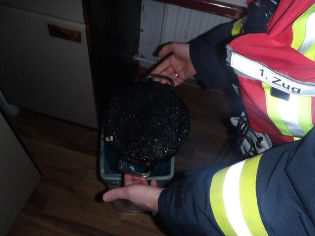 ..angebranntes Essen....