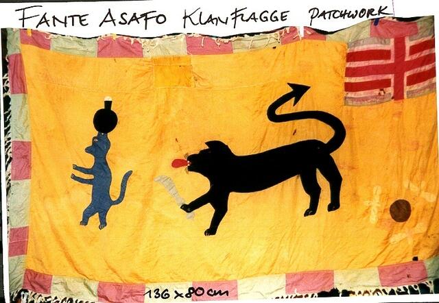 Klanflagge der Fante Asapho aus Ghana: Der Kluge (Fuchs) lockt den Löwen mit Wasser fort (???)