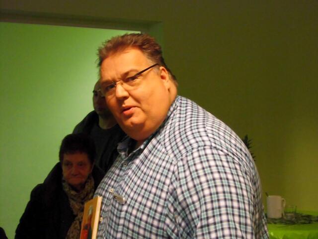 . . . Michael Thürnau betritt die Kaffeestube . . .