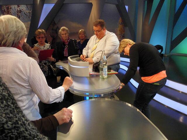 . . . zum Abschluß der Veranstalzung, Michael Thürnau schreibt Autogramme . . .