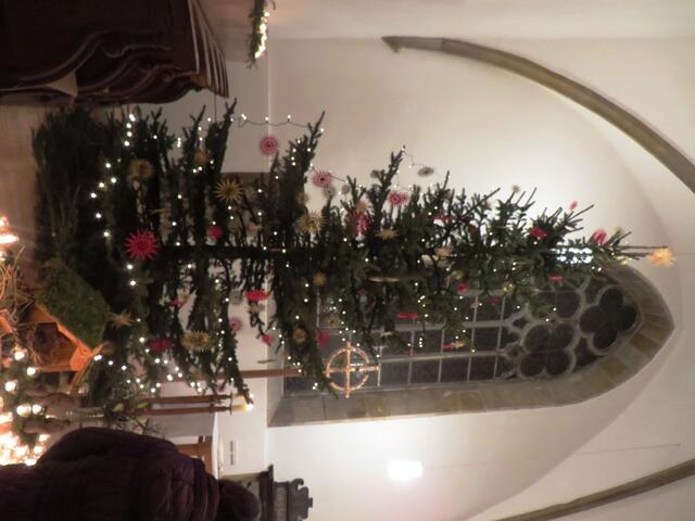 Baum und Krippe in der Klosterkirche Wülfinghausen