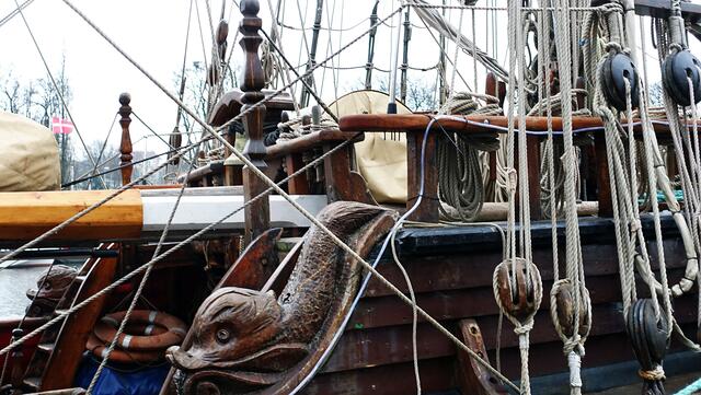 An Bord wird über die Geschichte der „Shtandart“ und auch über das Projekt „Sail Training Ship Shtandart“ informiert. Foto: Helmut Kuzina