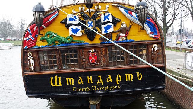 Heimthafen der russischen Fregatte „Shtandart“, russisch Штандартъ, ist St. Peterburg. Sie wurde 1999 auf der Werft im Orlowski-Park gebaut. Foto: Helmut Kuzina