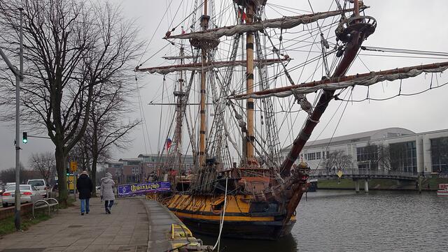Die Fregatte „Shtandart“ im Lübecker Museumshafen. Foto: Helmut Kuzina