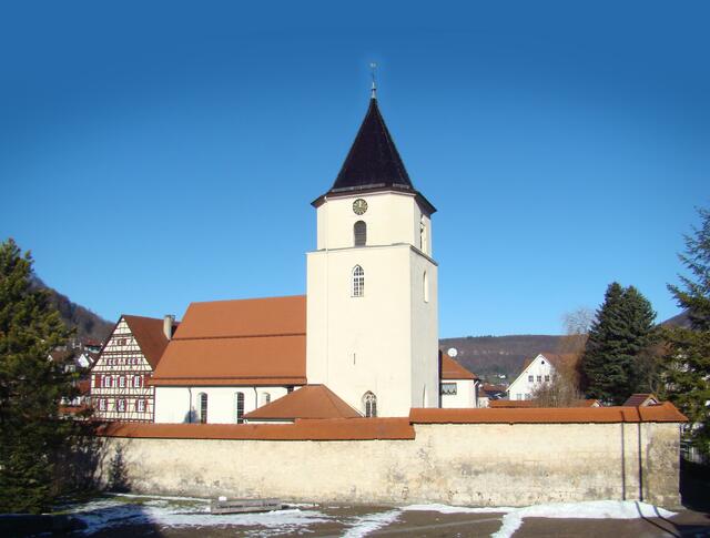 In Reutlingen und hier im großen Pfarrhaus neben der Unterhausener Kirche verbrachte Camerer seine Kindheit. Sein Vater war Johann Jakob (Josef) Camerer (1752–1817), Unterrektor in Reutlingen 1785, Rektor 1789, Pfarrer in Reutlingen (1800) mit Unterhausen (1810). Mutter: Jakobina Salome Finckh (1767–1842). Foto: 2015 © Matthäus Felder