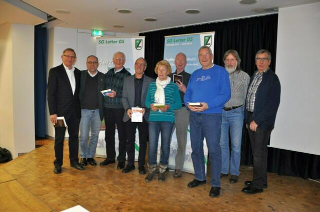 und noch mal die Gruppe von der anderen Seite.